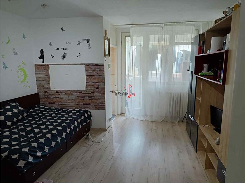 Titan, Piata Minis garsoniera bloc reabilitat 1978