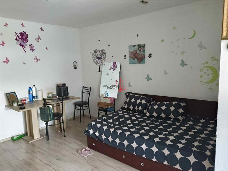 Titan, Piata Minis garsoniera bloc reabilitat 1978